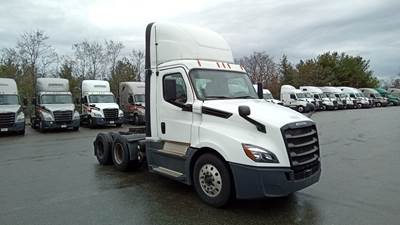 Freightliner Cascadia Day Cab Truck - Detroit, Automatic