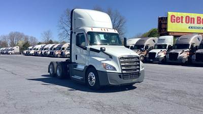 Freightliner Cascadia Day Cab Truck - Detroit, Automatic