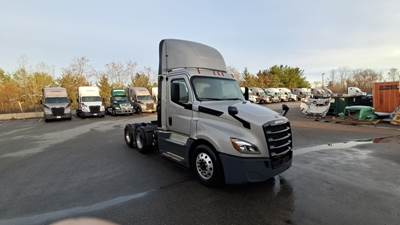 Freightliner Cascadia Day Cab Truck - Detroit, Automatic