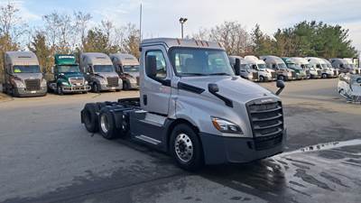 Freightliner Cascadia Day Cab Truck - Detroit, Automatic