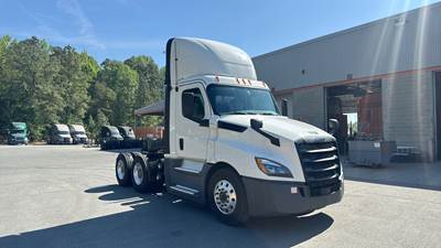 Freightliner Cascadia Day Cab Truck - Detroit, Automatic