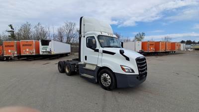 Freightliner Cascadia Day Cab Truck - Detroit, Automatic