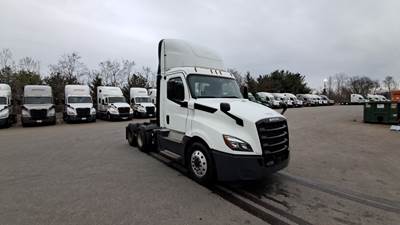 Freightliner Cascadia Day Cab Truck - Detroit, Automatic
