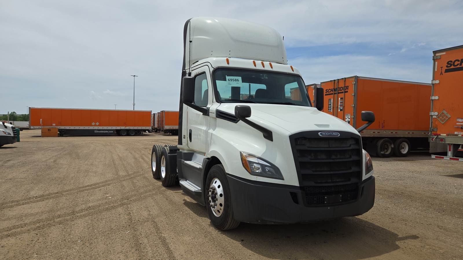 2019 Freightliner day cab semi-truck
