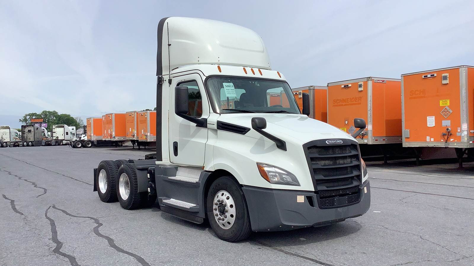 2020 Freightliner day cab semi-truck