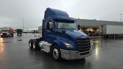 Freightliner Cascadia Day Cab Truck - Detroit, Automatic