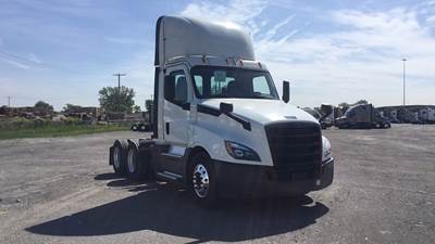 Freightliner Cascadia Day Cab Truck - Detroit, Automatic