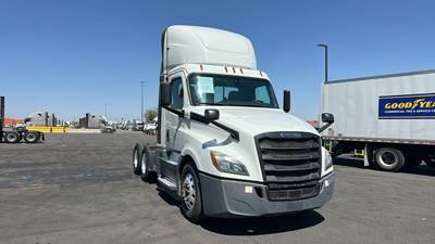 Freightliner Cascadia Day Cab Truck - Detroit, Automatic