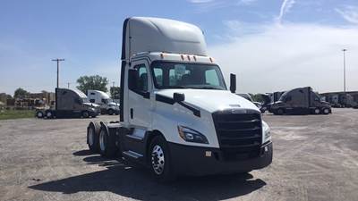 Freightliner Cascadia Day Cab Truck - Detroit, Automatic