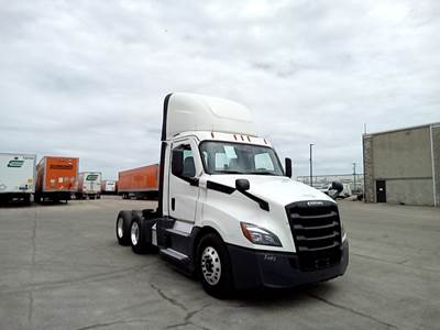 Freightliner Cascadia Day Cab Truck - Detroit, Automatic