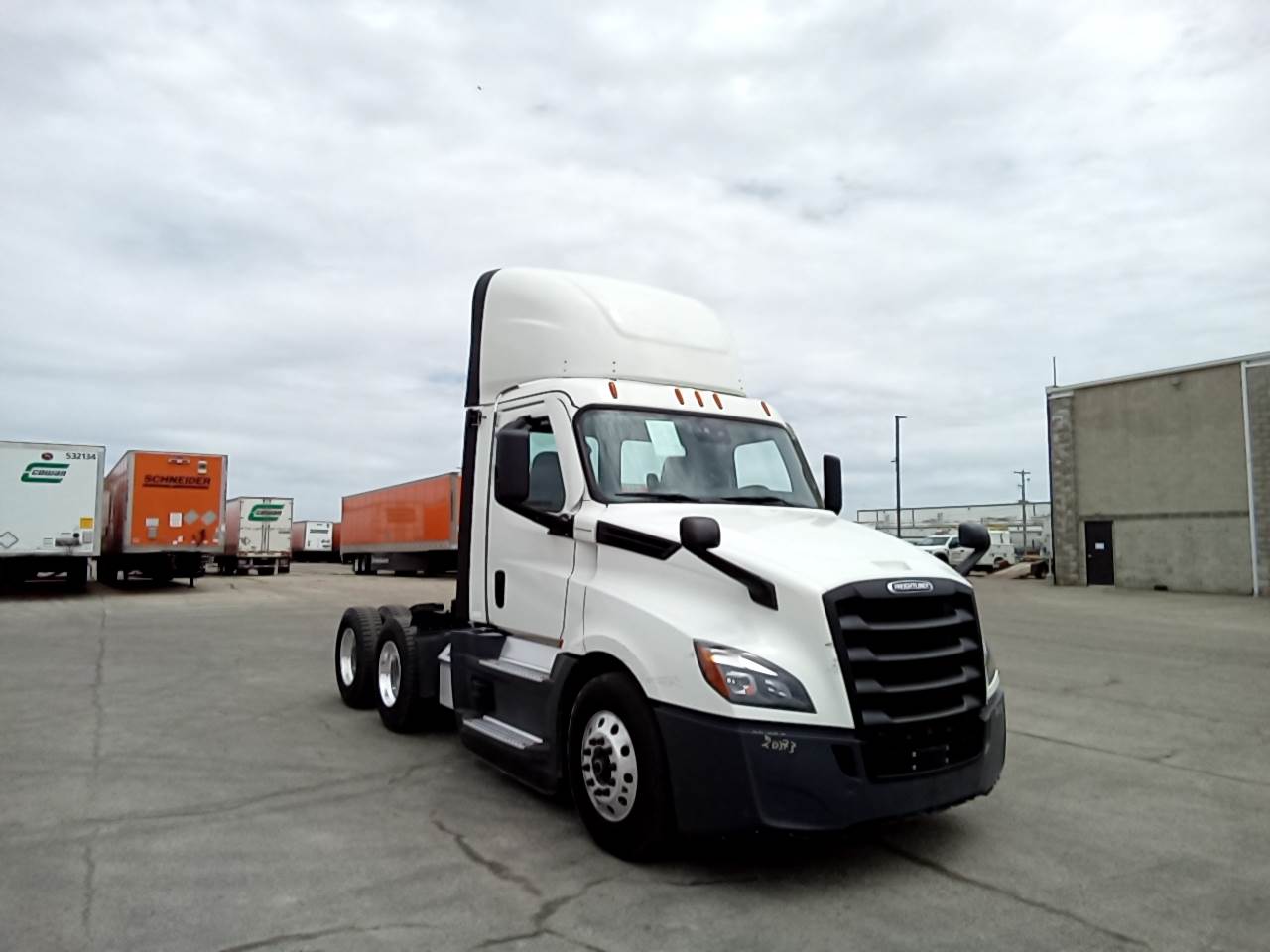 2021 Freightliner day cab semi-truck