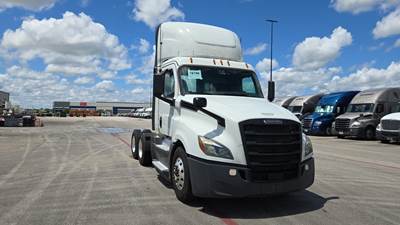 Freightliner Cascadia Day Cab Truck - Detroit, Automatic