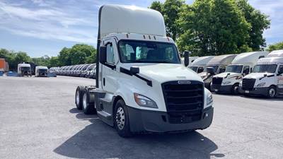 Freightliner Cascadia Day Cab Truck - Detroit, Automatic