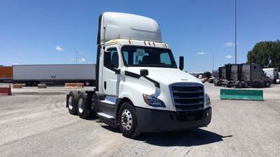 Freightliner Cascadia Day Cab Truck - Detroit, Automatic