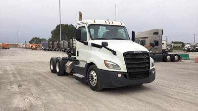 Freightliner Cascadia Day Cab Truck - Detroit, Automatic