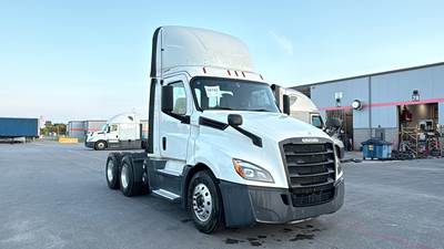 Freightliner Cascadia Day Cab Truck - Detroit, Automatic