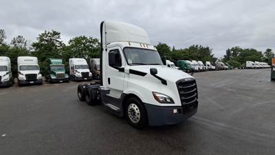 Freightliner Cascadia Day Cab Truck - Detroit, Automatic