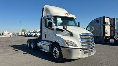 Freightliner Cascadia Day Cab Truck - Detroit, Automatic