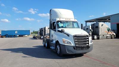 Freightliner Cascadia Day Cab Truck - Detroit, Automatic