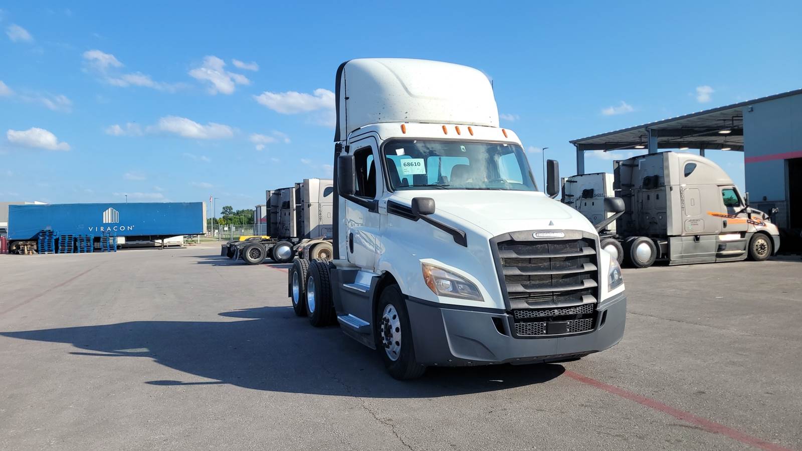 2019 Freightliner day cab semi-truck
