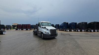 Freightliner Cascadia Day Cab Truck - Detroit, Automatic