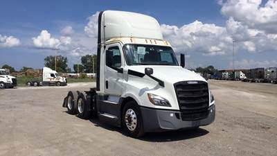 Freightliner Cascadia Day Cab Truck - Detroit, Automatic