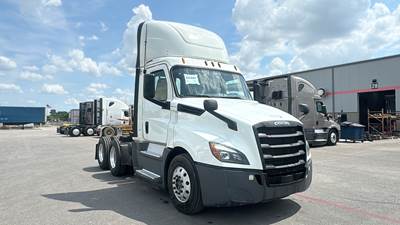 Freightliner Cascadia Day Cab Truck - Detroit, Automatic