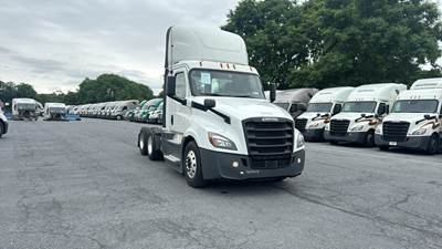Freightliner Cascadia Day Cab Truck - Detroit, Automatic