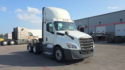 Freightliner Cascadia Day Cab Truck - Detroit, Automatic
