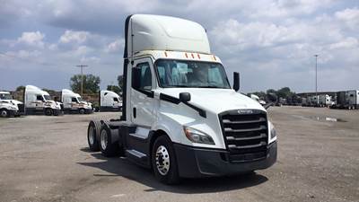 Freightliner Cascadia Day Cab Truck - Detroit, Automatic