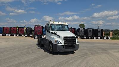 Freightliner Cascadia Day Cab Truck - Detroit, Automatic
