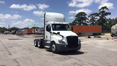 Freightliner Cascadia Day Cab Truck - Detroit, Automatic
