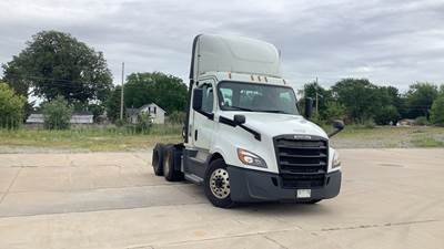 Freightliner Cascadia Day Cab Truck - Detroit, Automatic