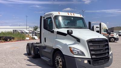 Freightliner Cascadia Day Cab Truck - Detroit, Automatic