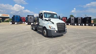 Freightliner Cascadia Day Cab Truck - Detroit, Automatic