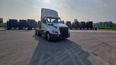 Freightliner Cascadia Day Cab Truck - Detroit, Automatic