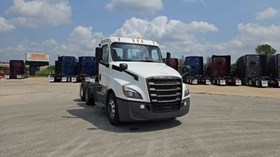Freightliner Cascadia Day Cab Truck - Detroit, Automatic