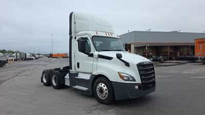 Freightliner Cascadia Day Cab Truck - Detroit, Automatic