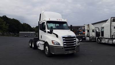 Freightliner Cascadia Day Cab Truck - Detroit, Automatic