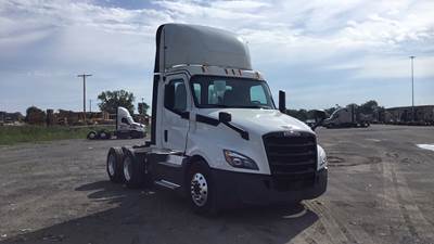 Freightliner Cascadia Day Cab Truck - Detroit, Automatic