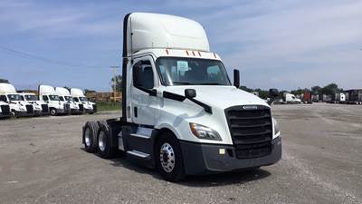 Freightliner Cascadia Day Cab Truck - Detroit, Automatic