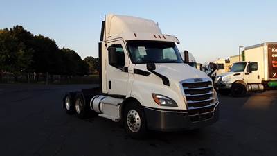 Freightliner Cascadia Day Cab Truck - Detroit, Automatic