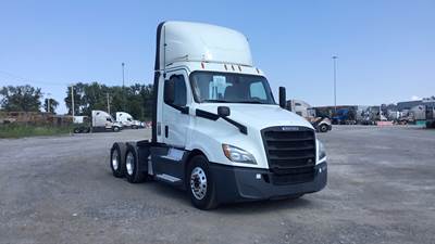 Freightliner Cascadia Day Cab Truck - Detroit, Automatic