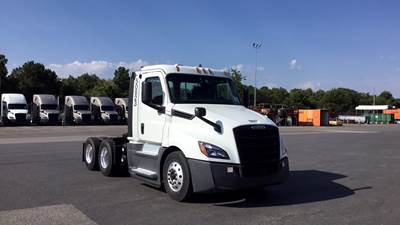 Freightliner Cascadia Day Cab Truck - Detroit, Automatic