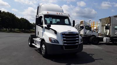 Freightliner Cascadia Single Axle Day Cab Truck - Detroit, Automatic