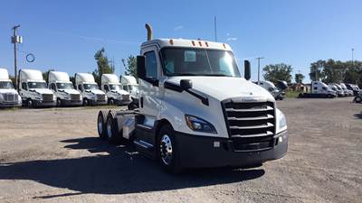 Freightliner Cascadia Day Cab Truck - Detroit, Automatic