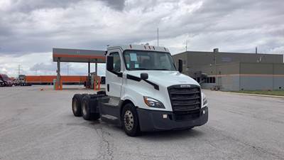 Freightliner Cascadia 126 Day Cab Truck - Detroit, Automatic
