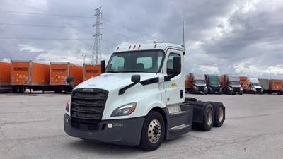 Freightliner Cascadia 126 Day Cab Truck - Detroit, Automatic