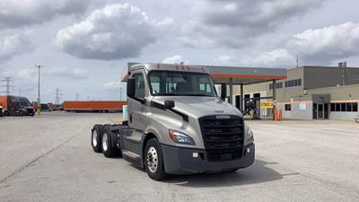 Freightliner Cascadia 126 Day Cab Truck - Detroit, Automatic