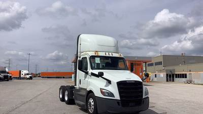 Freightliner Cascadia 126 Day Cab Truck - Detroit, Automatic